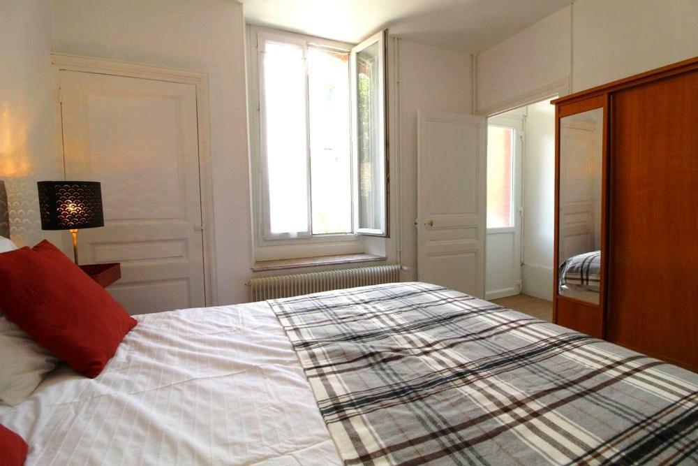 Appartements Le Cru Colbert Бон Экстерьер фото
